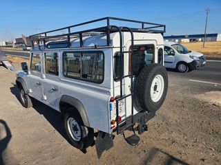 Baca Land Rover Defender