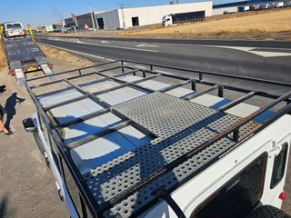 Baca Land Rover Defender