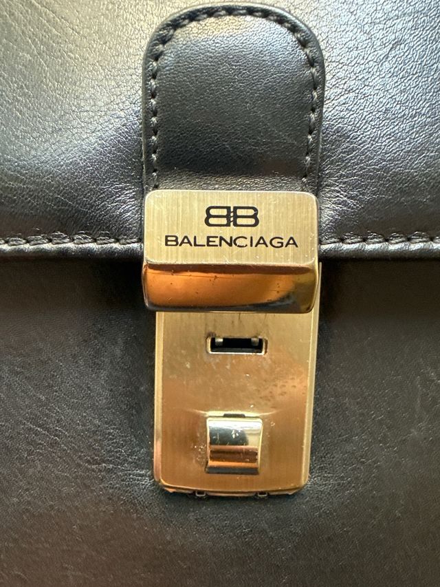 Carpeta Balenciaga Negra