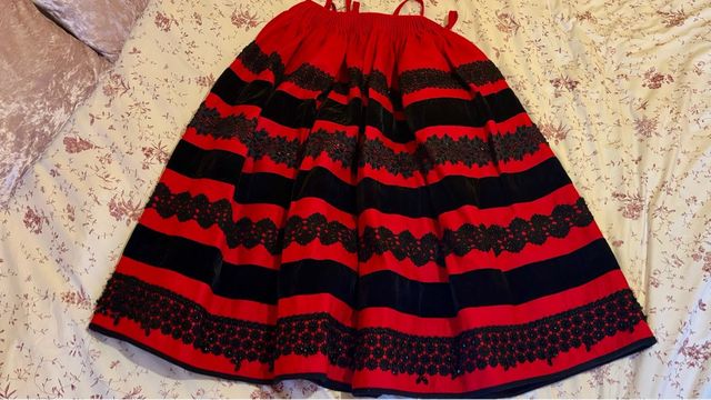 Traje Regional Segoviana Rojo y Negro