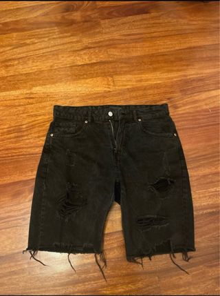 Bermudas vaqueras negras desgastadas
