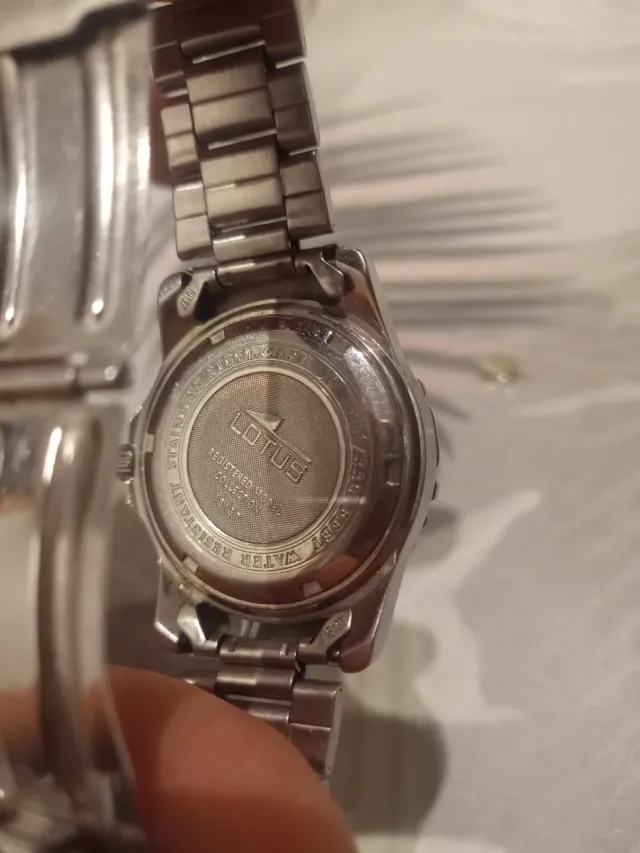 Reloj Lotus