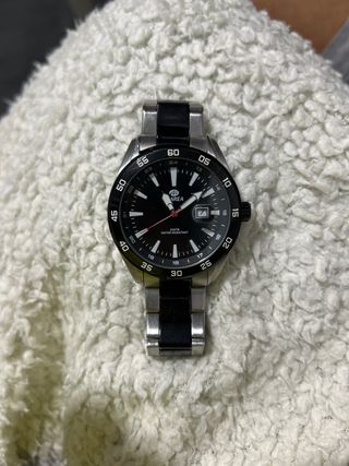 Reloj Marea Negro y Plateado