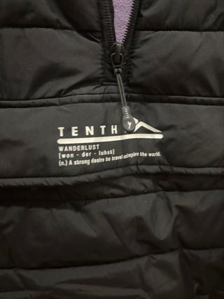 Chaqueta acolchada negra con capucha