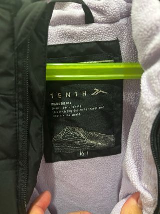 Chaqueta acolchada negra con capucha