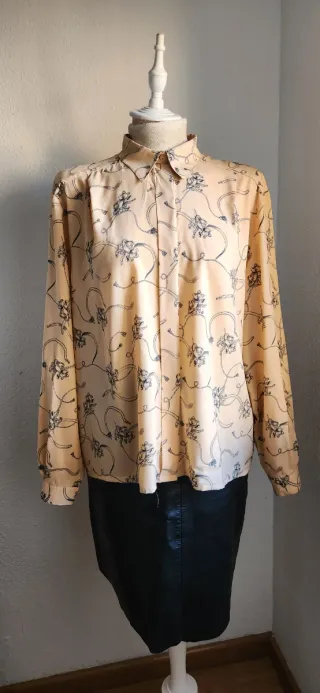 Blusa Vintage Beige con Estampado Negro