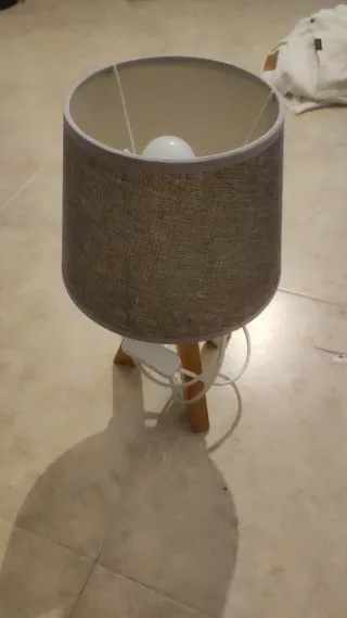 Lámpara de mesa tela y madera