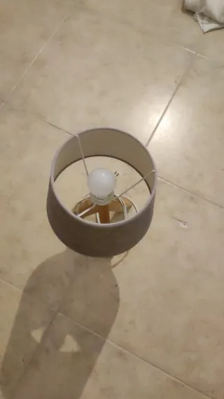 Lámpara de mesa tela y madera