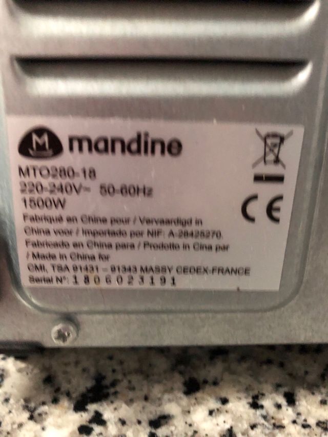Horno Mandine Chef 33l( tiene un golpe pequeño) 