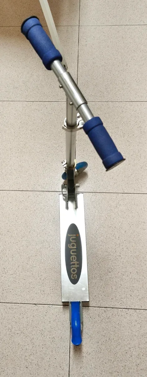 Patinete de   2 ruedas pegable