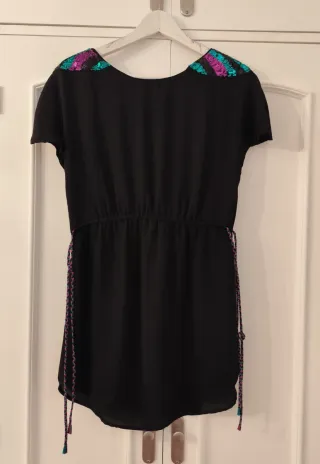 Vestido negro corto con lentejuelas 