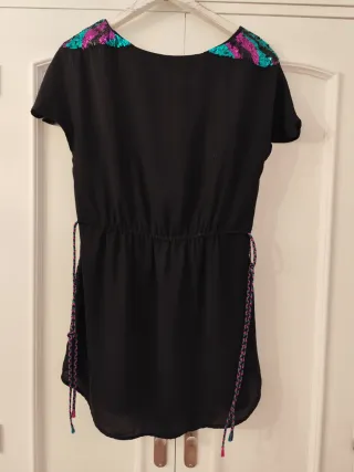 Vestido negro corto con lentejuelas 