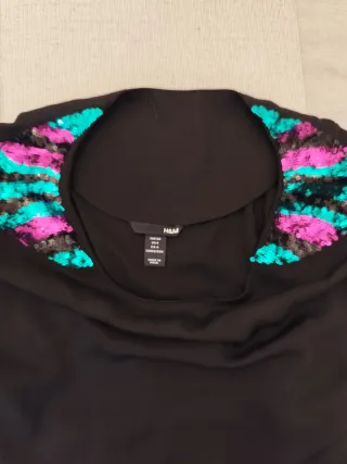 Vestido negro corto con lentejuelas 