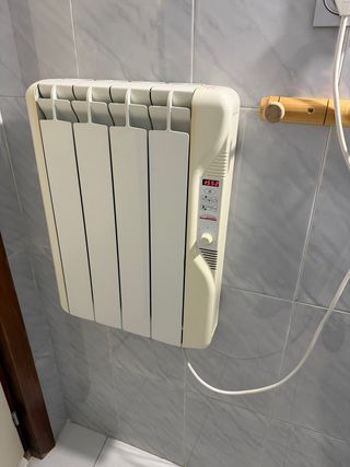 Radiador eléctrico blanco tengo más medidas