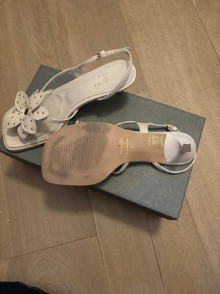 Sandalias Minelli blancas con flor 