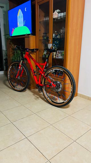 Bicicleta Specialized Roja Montaña