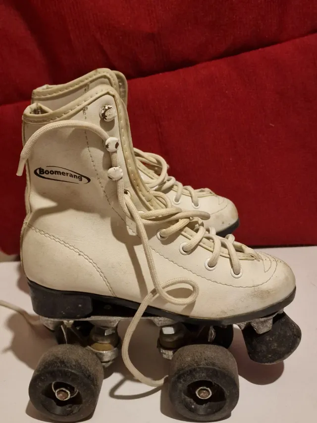 Patines de 4 ruedas número 32.