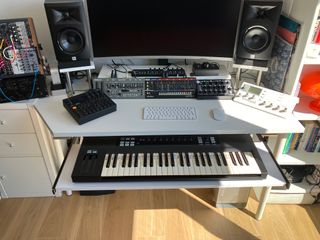 Teclado controlador MIDI NI Komplete Kontrol S49