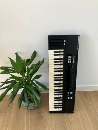 Teclado controlador MIDI NI Komplete Kontrol S49