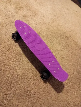 Monopatín morado