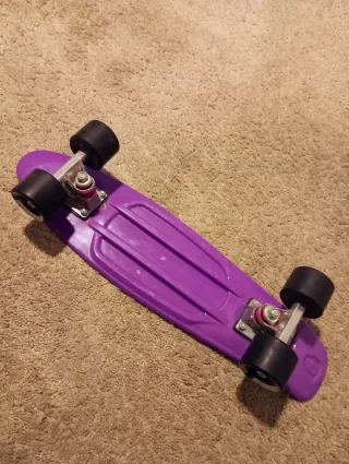 Monopatín morado