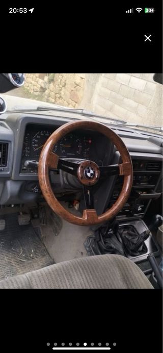 Volante desplazado imitación madera