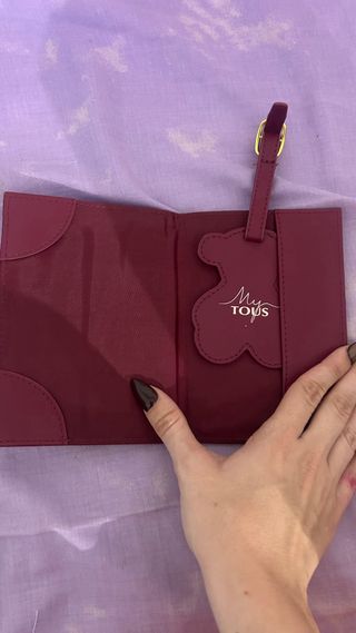 Portapasaportes Tous Morado