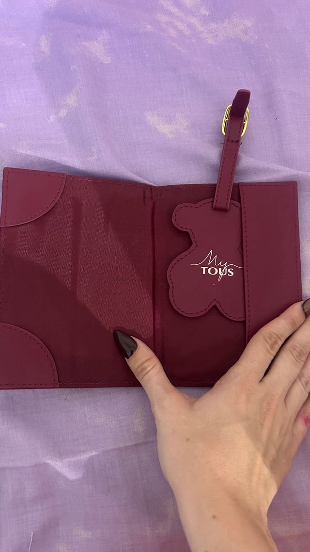 Portapasaportes Tous Morado
