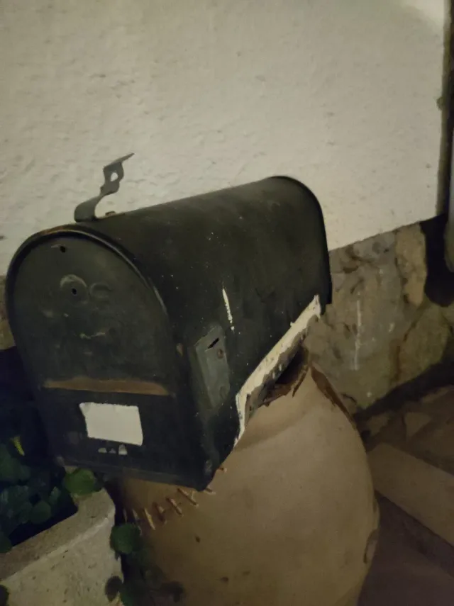 Buzón retro vintage negro