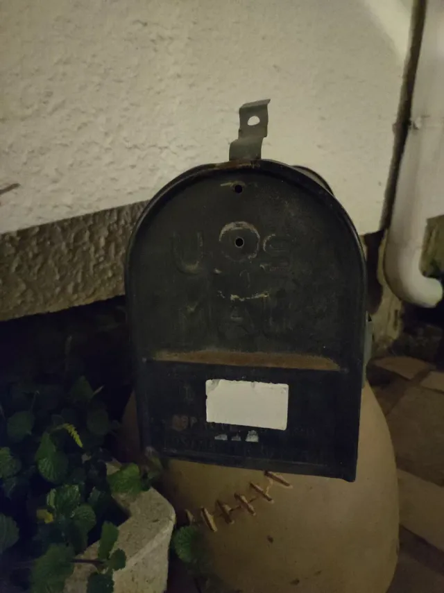 Buzón retro vintage negro