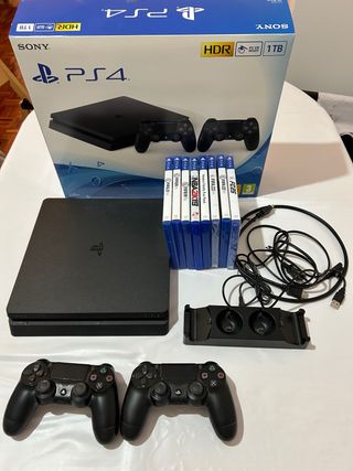 PS4 Slim 1TB con Caja, 2 Mandos y 8 juegos.