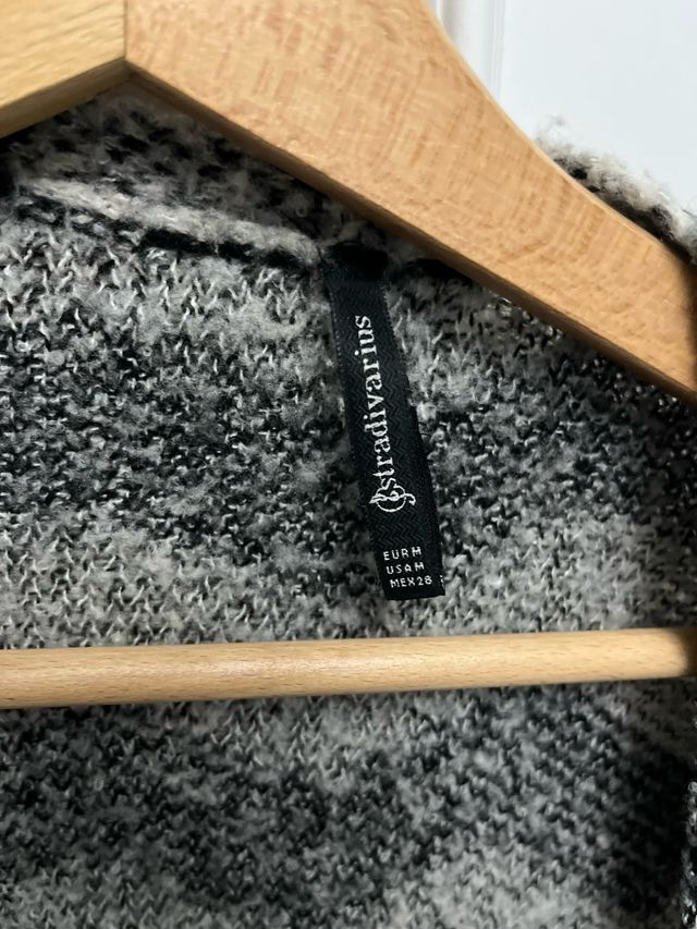 Chaqueta Zigzag Negro y Gris Talla Única