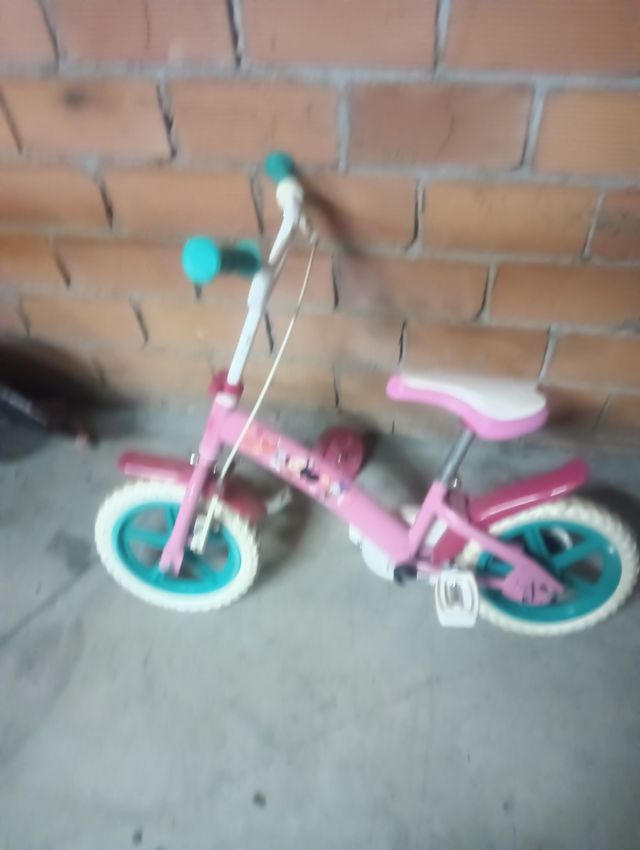 Bici rosa de Minnie  Muy poco uso está nueva