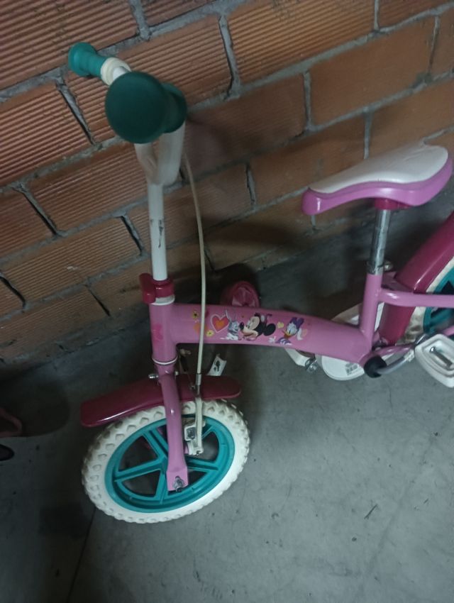 Bici rosa de Minnie  Muy poco uso está nueva