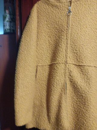 Abrigo de invierno amarillo mujer