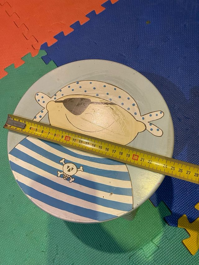 Taburete infantil blanco u azul con motivo Pirata.