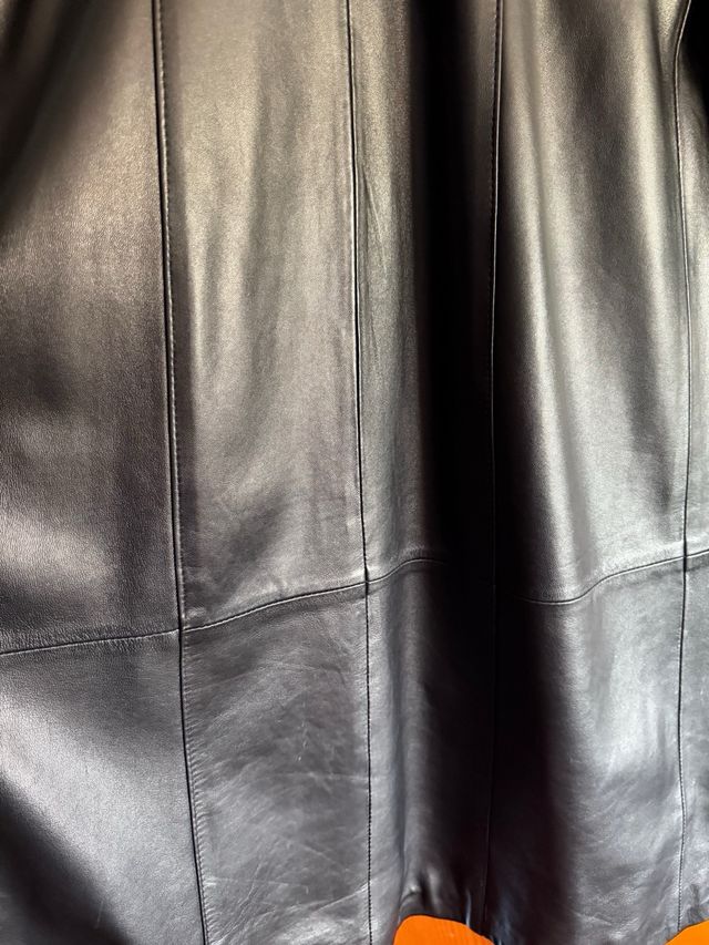 Abrigo largo de cuero negro