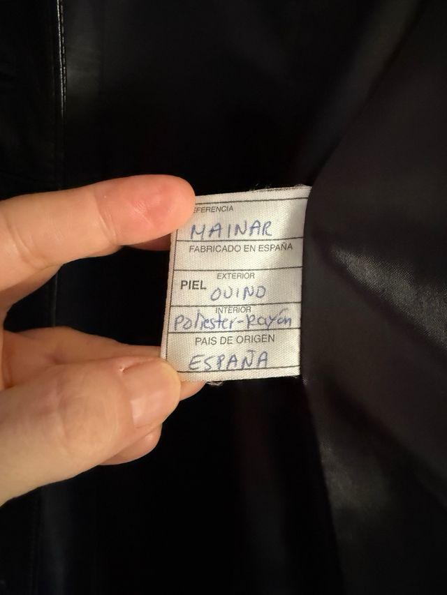 Abrigo largo de cuero negro