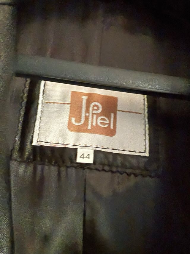 Abrigo largo de cuero negro