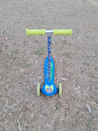 Patín infantil 3 ruedas azul y verde
