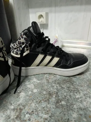 Zapatillas Adidas altas negras y multicolor