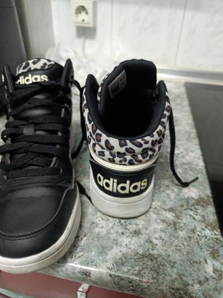 Zapatillas Adidas altas negras y multicolor
