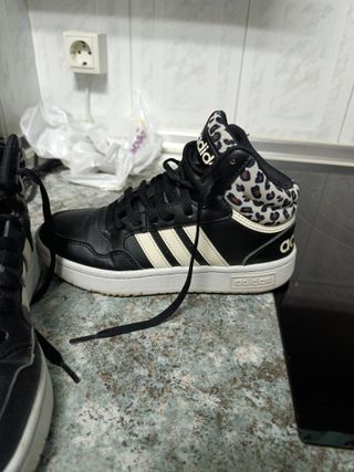 Zapatillas Adidas altas negras y multicolor