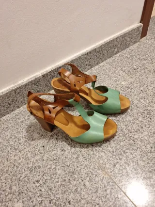 Sandalias Yokono tacón ancho marrón y verde