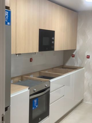 CARPINTERO Y MONTADOR DE MUEBLES, MANITAS
