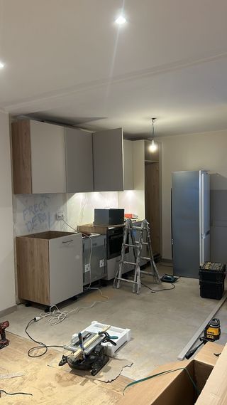 CARPINTERO Y MONTADOR DE MUEBLES, MANITAS
