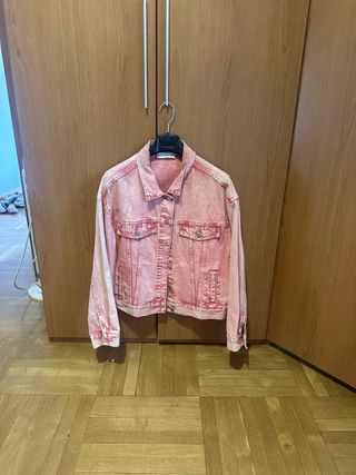 Cazadora vaquera rosa efecto lavado