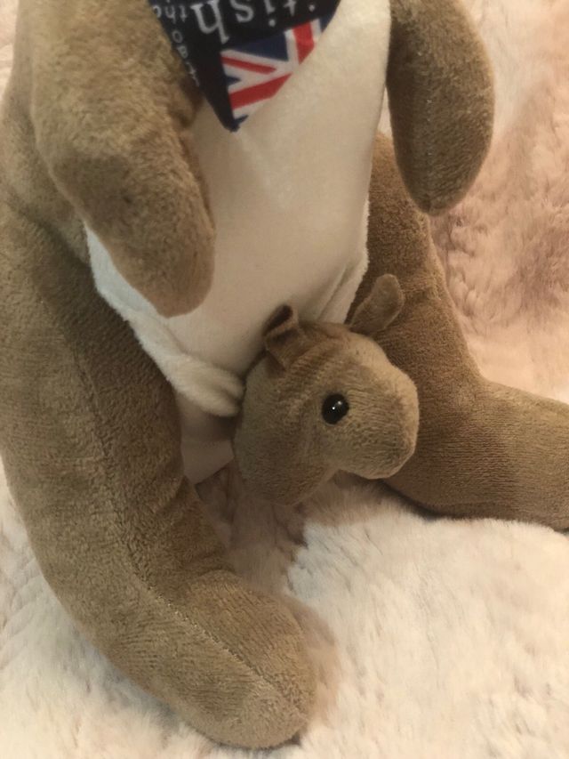 Peluche canguro con bebé