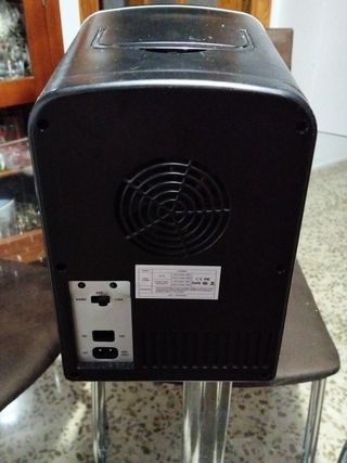 Nevera portátil AstroAI 6 latas