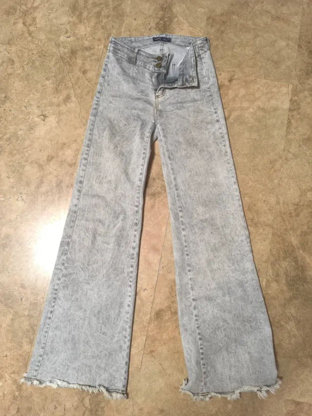 Vaqueros Renatta grises acampanados